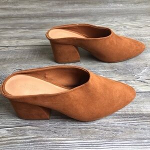 Urban Outfitters UO Block Heel Mules Shoes brown tan size 7 pointed toe Suede